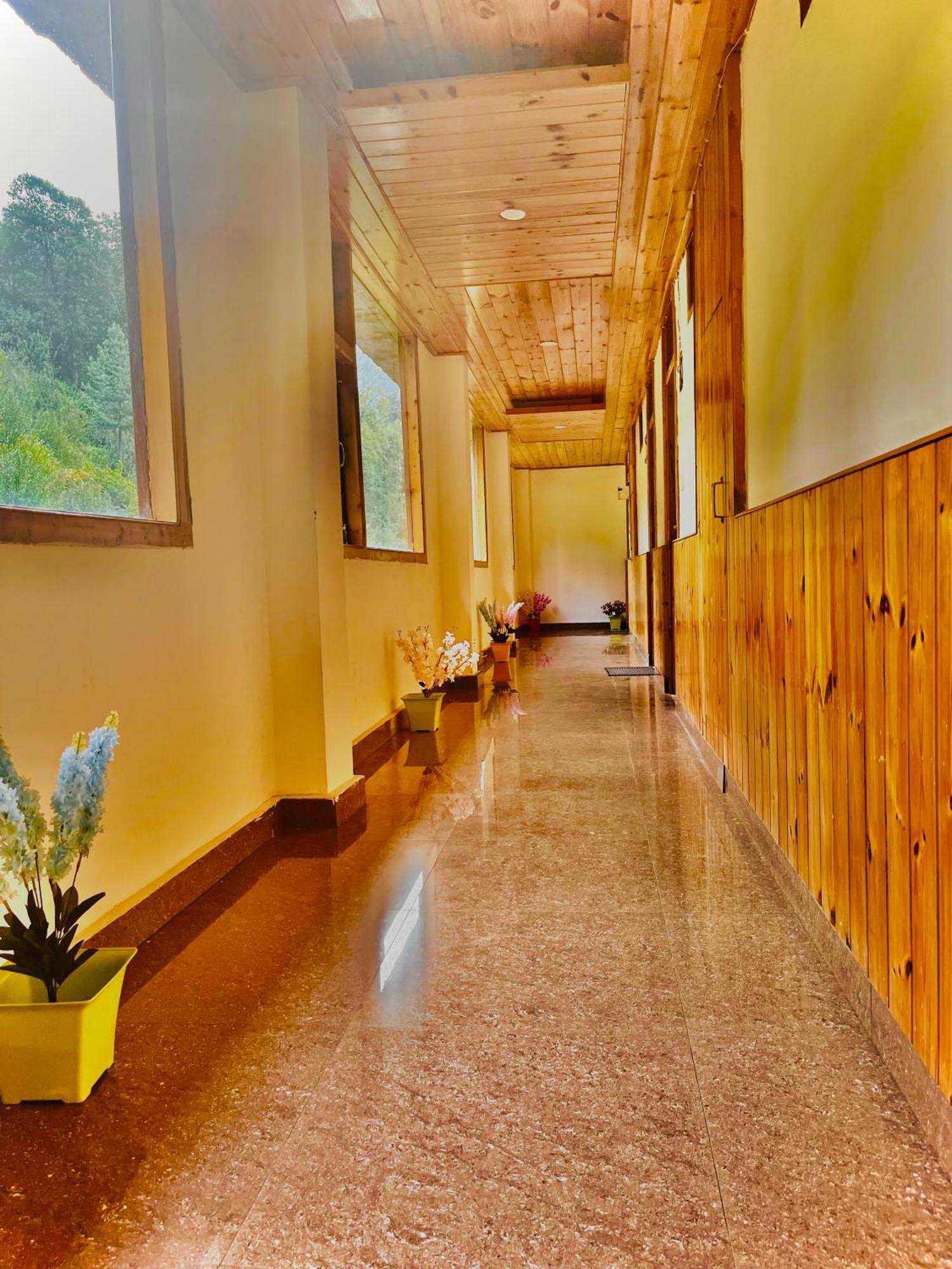 Himalayan Riverside Resort, Manali Exteriér fotografie